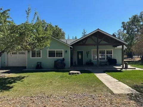 6416 Rogue River Dr, Shady Cove, OR 97539