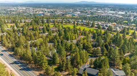 565 NW Divot Dr, Bend, OR 97703 photo 35