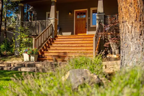 565 NW Divot Dr, Bend, OR 97703 photo 3