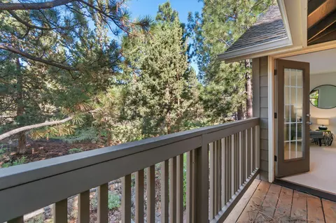 565 NW Divot Dr, Bend, OR 97703 photo 17