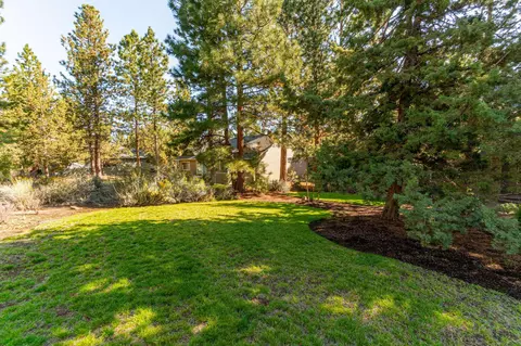 565 NW Divot Dr, Bend, OR 97703 photo 34