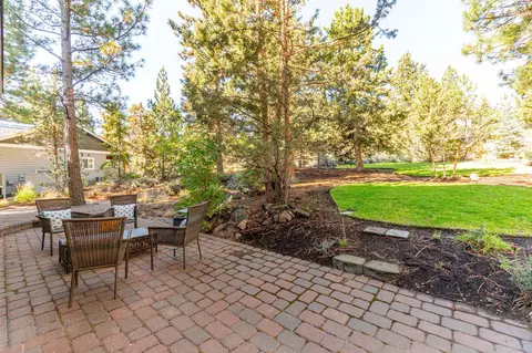 565 NW Divot Dr, Bend, OR 97703 photo 33
