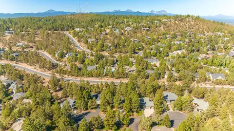 565 NW Divot Dr, Bend, OR 97703 photo 36
