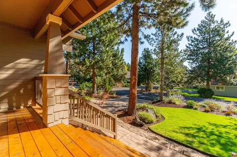 565 NW Divot Dr, Bend, OR 97703 photo 4