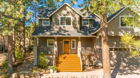 565 NW Divot Dr, Bend, OR 97703 photo 2
