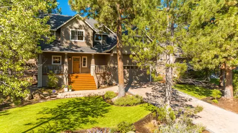 565 NW Divot Dr, Bend, OR 97703