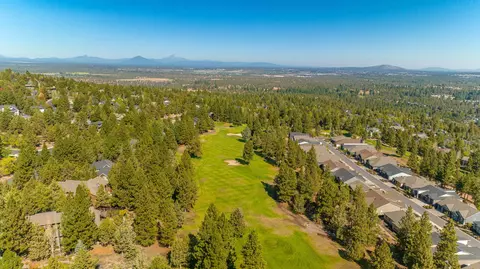 565 NW Divot Dr, Bend, OR 97703 photo 37