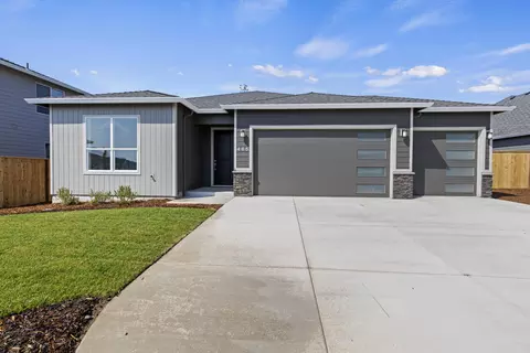 8 Woodlands Trl #542, Eagle Point, OR 97524