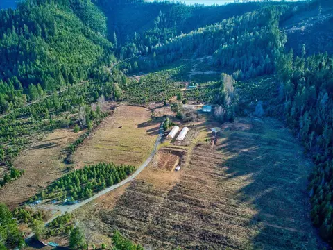 5625 Lakeshore Dr, Selma, OR 97538