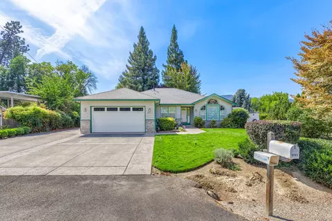 4163 Carlton Ave, Central Point, OR 97502