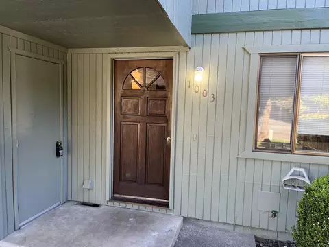 1003 SE Camelot Dr, Grants Pass, OR 97526