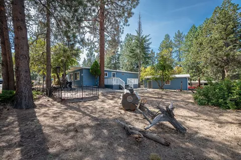60933 Ridge Dr, Bend, OR 97702