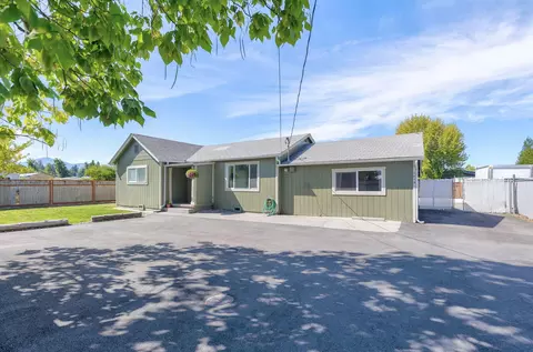1618 Dowell Rd, Grants Pass, OR 97527