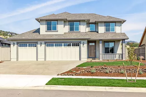 443 Limestone Ln, Medford, OR 97504