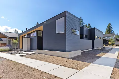 1183 NW Londonderry Pl, Bend, OR 97703