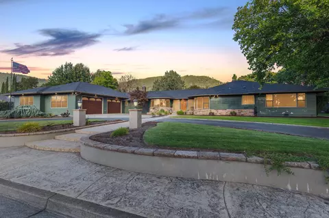 1117 NE Memorial Dr, Grants Pass, OR 97526