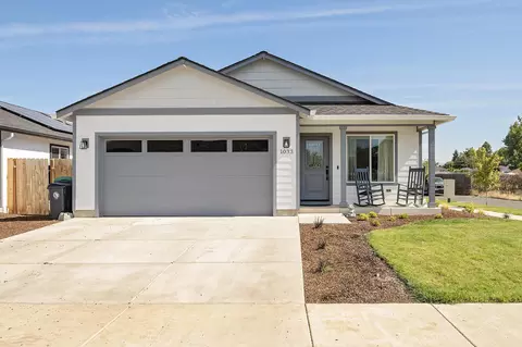1033 Vick Ln, Medford, OR 97501