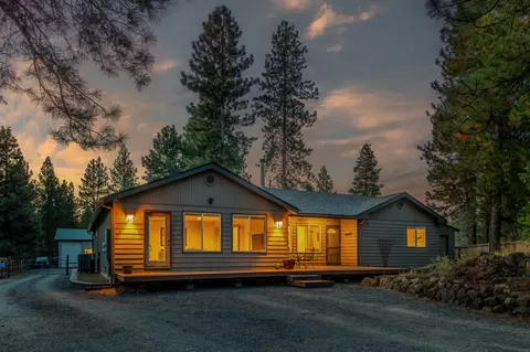 19518 River Woods Dr, Bend, OR 97702