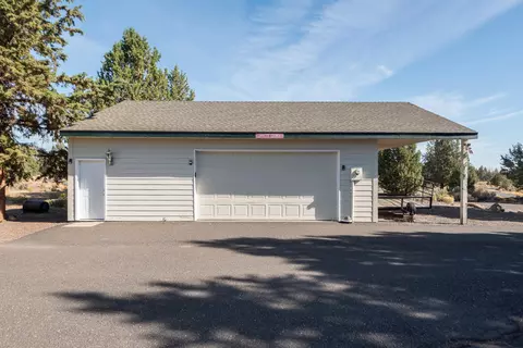 60495 Dakota Trl, Bend, OR 97702 photo 3