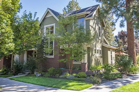 2551 NW Crossing Dr, Bend, OR 97703