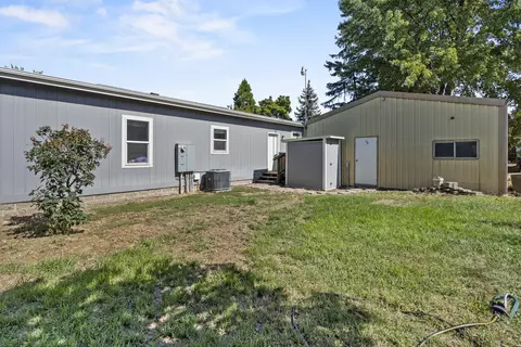 201 E Rapp Rd, Talent, OR 97540 photo 4