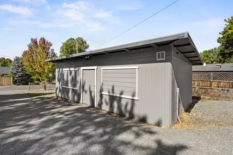 201 E Rapp Rd, Talent, OR 97540 photo 5