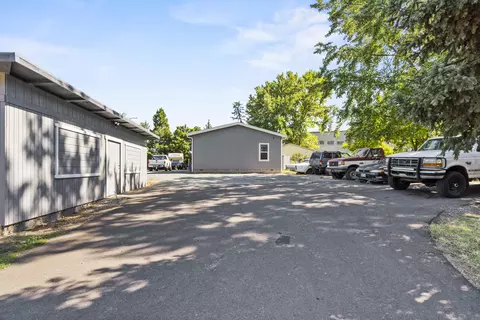 201 E Rapp Rd, Talent, OR 97540