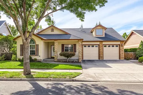 639 Oakley St, Central Point, OR 97502