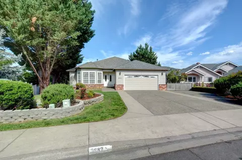 2882 Kerrisdale Ridge Dr, Medford, OR 97504
