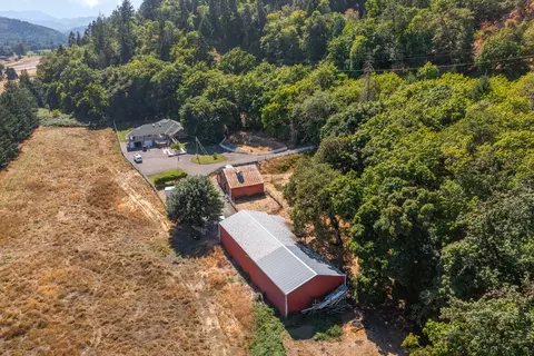 275 Weaver Rd, Myrtle Creek, OR 97457