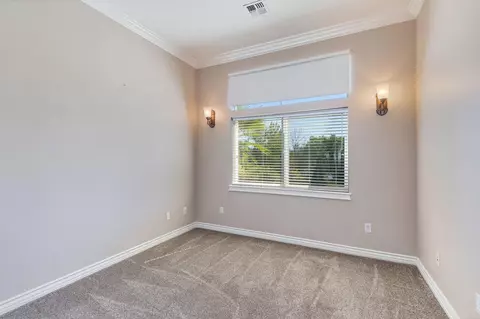 Bedroom - 100 NW Fall Run Dr, Grants Pass, OR 97526 photo 2 of 2