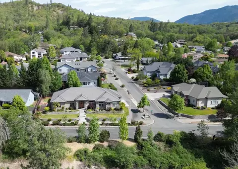 View/Area - 100 NW Fall Run Dr, Grants Pass, OR 97526 photo 2 of 5