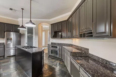 Kitchen - 100 NW Fall Run Dr, Grants Pass, OR 97526 photo 3 of 6