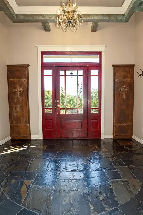 Entry Way - 100 NW Fall Run Dr, Grants Pass, OR 97526 photo 5 of 5