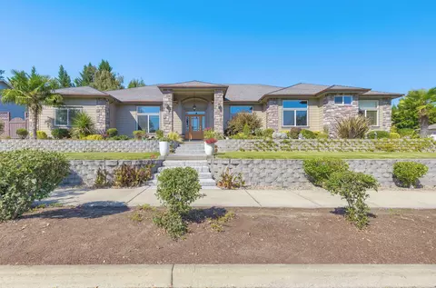 Exterior - 100 NW Fall Run Dr, Grants Pass, OR 97526 photo 8 of 10