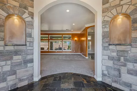 Entry Way - 100 NW Fall Run Dr, Grants Pass, OR 97526 photo 1 of 5