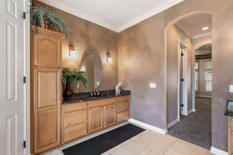 Entry Way - 100 NW Fall Run Dr, Grants Pass, OR 97526 photo 3 of 5