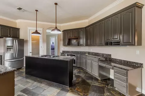 Kitchen - 100 NW Fall Run Dr, Grants Pass, OR 97526 photo 5 of 6