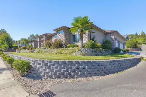 Exterior - 100 NW Fall Run Dr, Grants Pass, OR 97526 photo 9 of 10