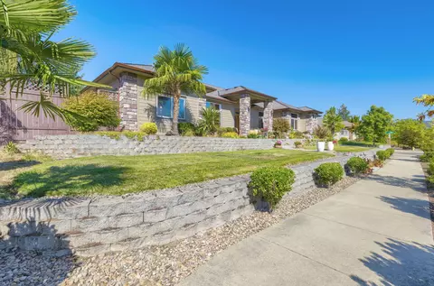 Exterior - 100 NW Fall Run Dr, Grants Pass, OR 97526 photo 6 of 10