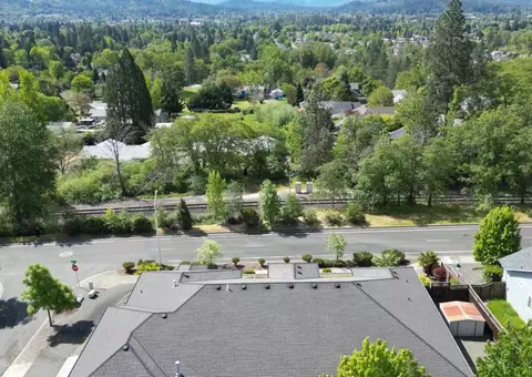View/Area - 100 NW Fall Run Dr, Grants Pass, OR 97526 photo 4 of 5
