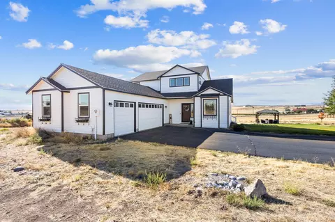 325 SE Rodeo Ln, Madras, OR 97741