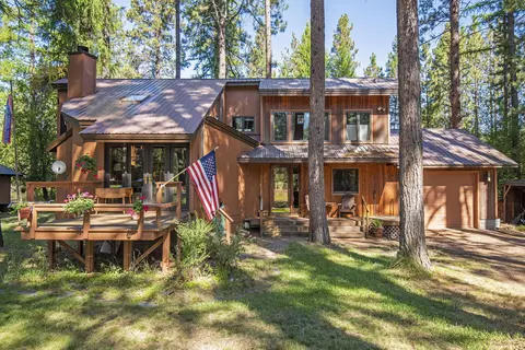 26114 SW Pine Dr, Camp Sherman, OR 97730