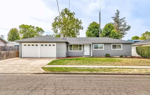 2110 Perri Pl, Medford, OR 97504