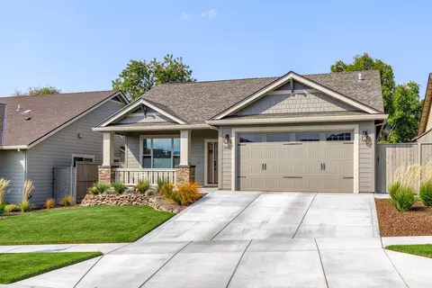 3951 Arizona Dr, Medford, OR 97504