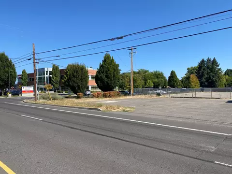880 S Front St, Central Point, OR 97502 photo 2