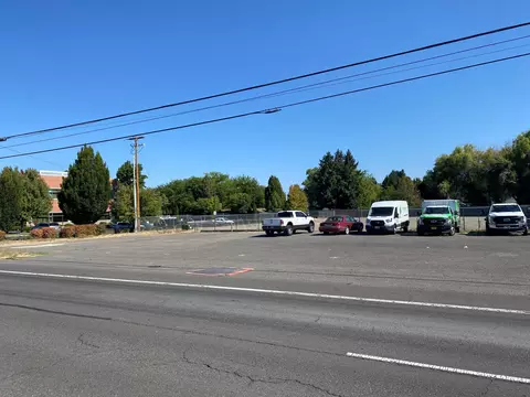 880 S Front St, Central Point, OR 97502 photo 4