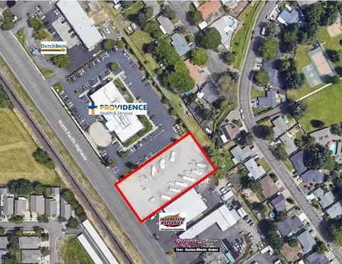 880 S Front St, Central Point, OR 97502