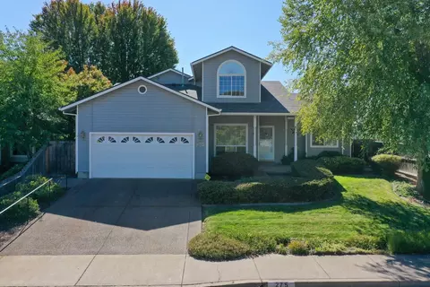 275 Deborah Dr, Talent, OR 97540