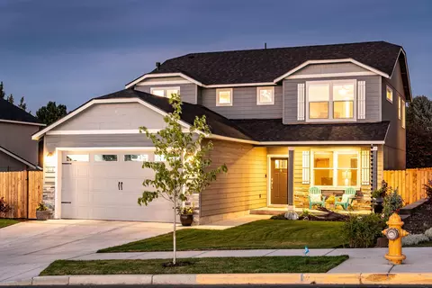 2018 39th St SW, Redmond, OR 97756